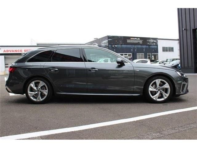 AUDI AUDI A4 AVANT 2022