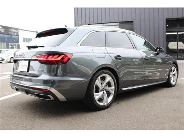 AUDI AUDI A4 AVANT 2022