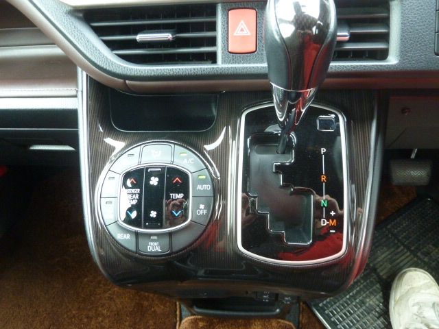 TOYOTA ESQUIRE 4WD 2017