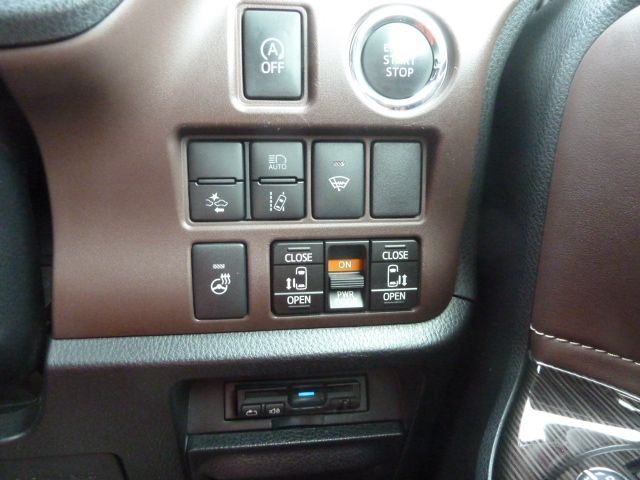 TOYOTA ESQUIRE 4WD 2017