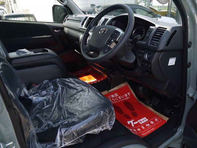 TOYOTA HIACE van 2WD 2025