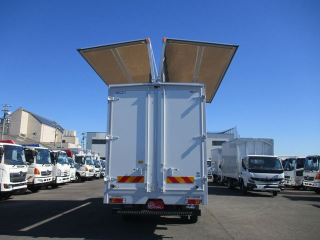 MITSUBISHI CANTER 2023