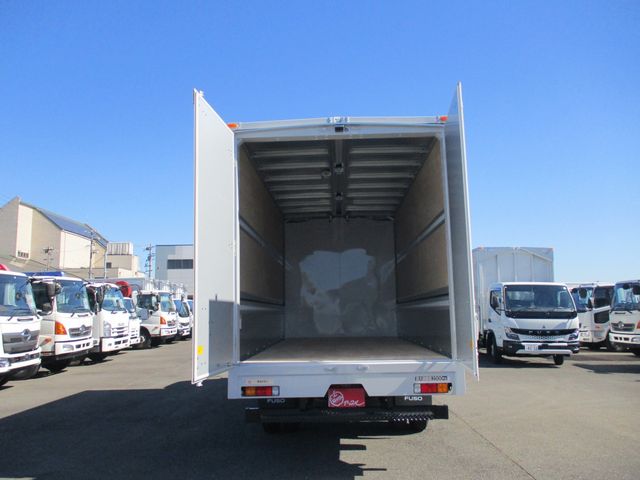 MITSUBISHI CANTER 2023