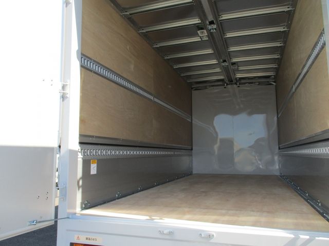 MITSUBISHI CANTER 2023