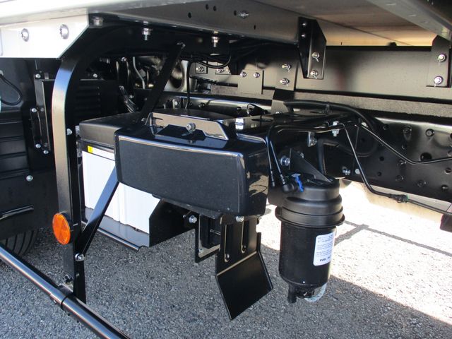 MITSUBISHI CANTER 2023