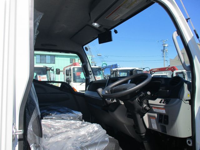 MITSUBISHI CANTER 2023