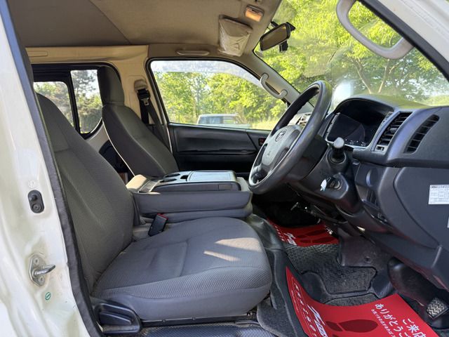 TOYOTA HIACE van 4WD 2015