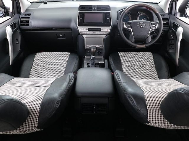 TOYOTA LANDCRUISER PRADO 2019