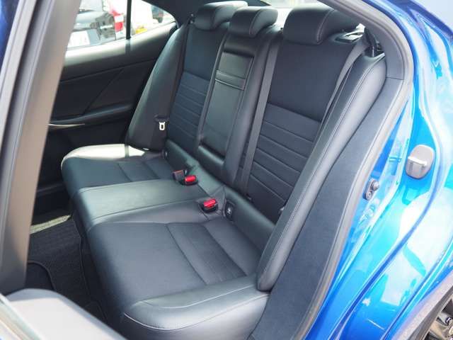 TOYOTA LEXUS IS300h 2013