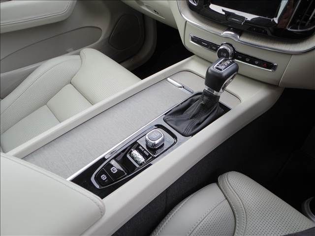 VOLVO VOLVO XC60 2017