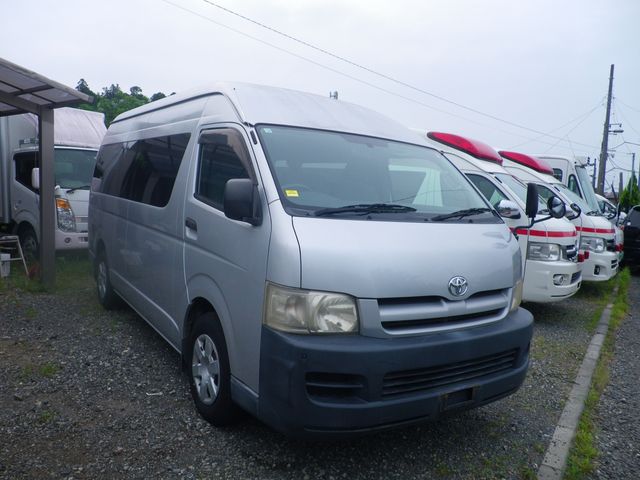 TOYOTA HIACE COMMUTER 2006