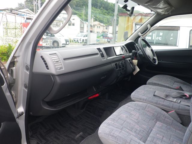 TOYOTA HIACE COMMUTER 2006