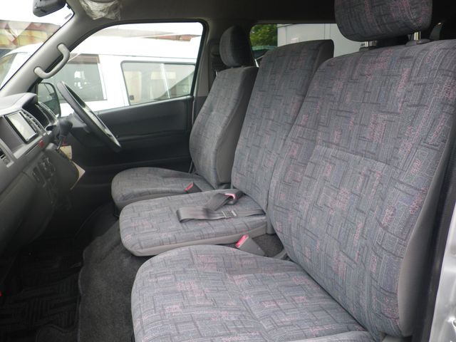 TOYOTA HIACE COMMUTER 2006