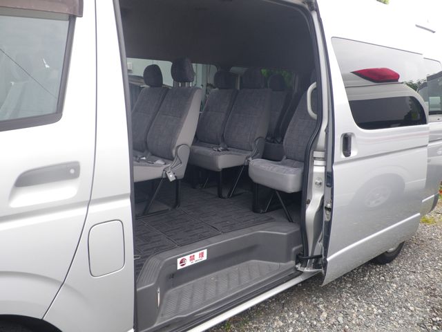 TOYOTA HIACE COMMUTER 2006