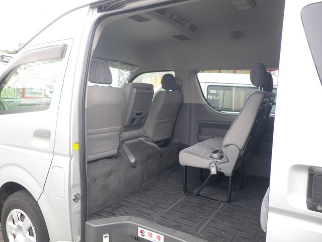 TOYOTA HIACE COMMUTER 2006