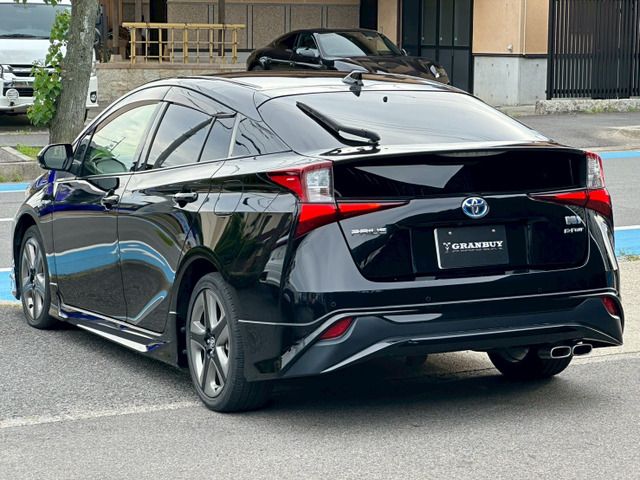 TOYOTA PRIUS 2020