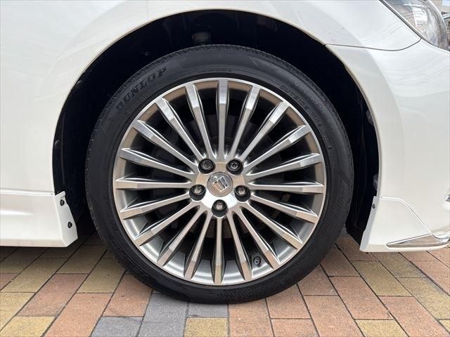 TOYOTA CROWN MAJESTA HYBRID 2016