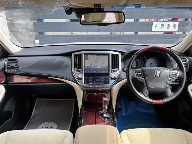 TOYOTA CROWN MAJESTA HYBRID 2016