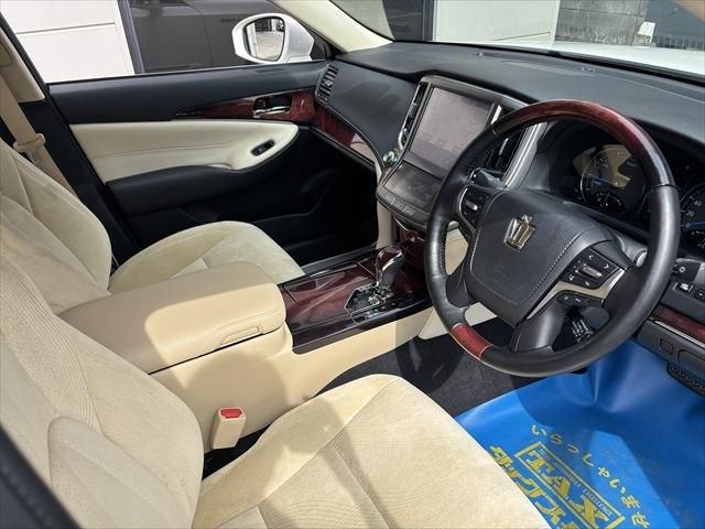 TOYOTA CROWN MAJESTA HYBRID 2016