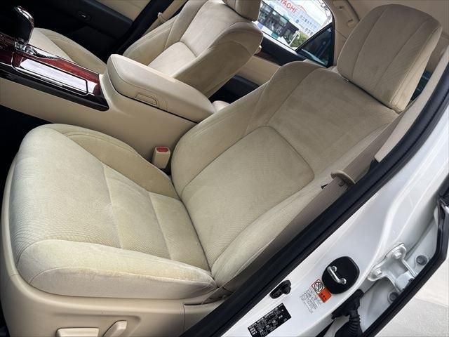 TOYOTA CROWN MAJESTA HYBRID 2016