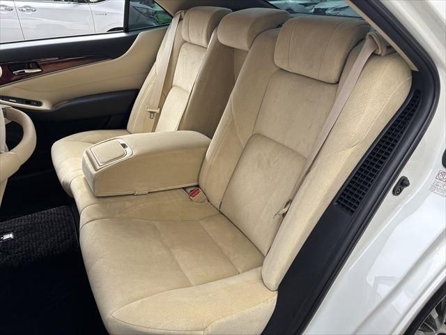 TOYOTA CROWN MAJESTA HYBRID 2016