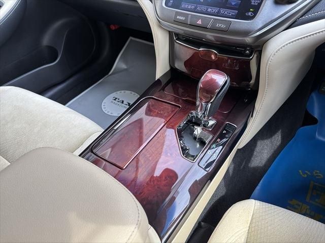 TOYOTA CROWN MAJESTA HYBRID 2016