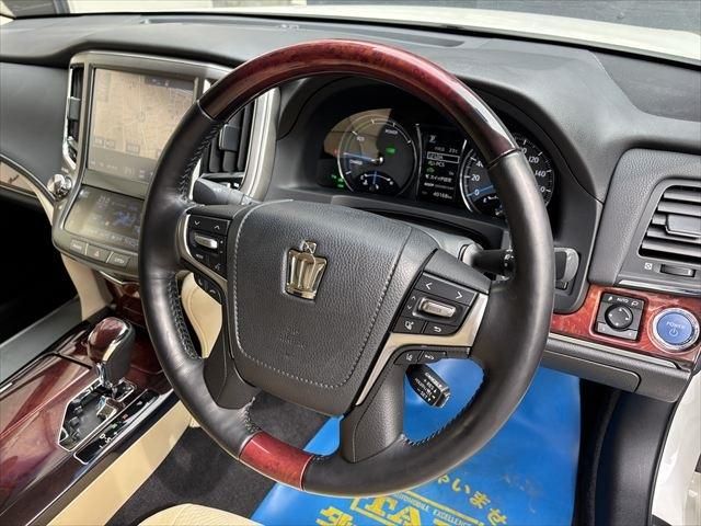 TOYOTA CROWN MAJESTA HYBRID 2016