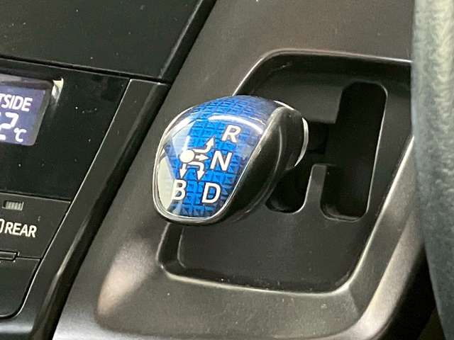 TOYOTA PRIUS Alpha 2013