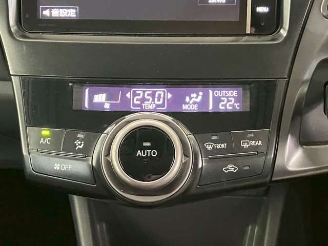 TOYOTA PRIUS Alpha 2013