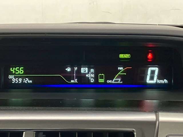 TOYOTA PRIUS Alpha 2013