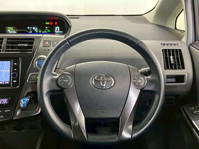 TOYOTA PRIUS Alpha 2013