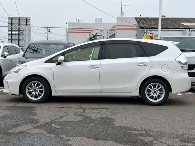 TOYOTA PRIUS Alpha 2013