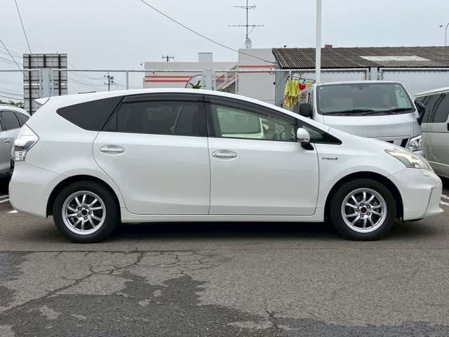 TOYOTA PRIUS Alpha 2013