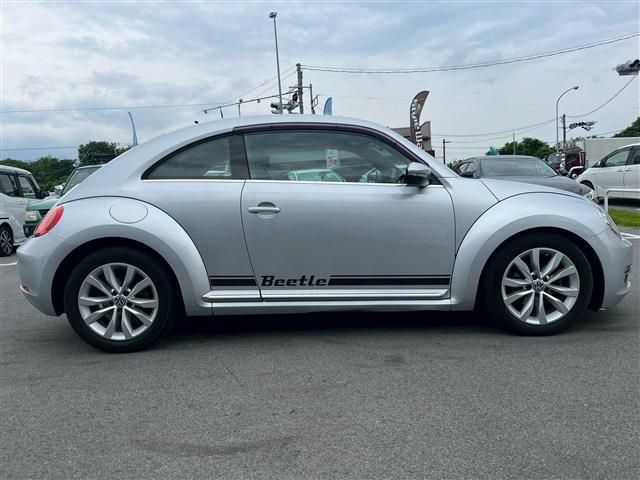 VOLKSWAGEN VOLKSWAGEN The BEETLE 2012