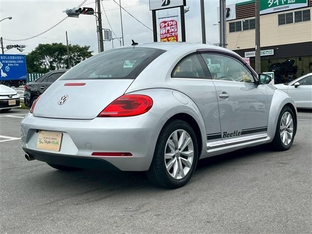 VOLKSWAGEN VOLKSWAGEN The BEETLE 2012