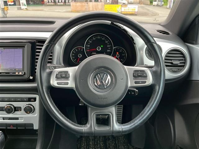 VOLKSWAGEN VOLKSWAGEN The BEETLE 2012