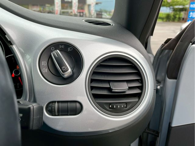 VOLKSWAGEN VOLKSWAGEN The BEETLE 2012