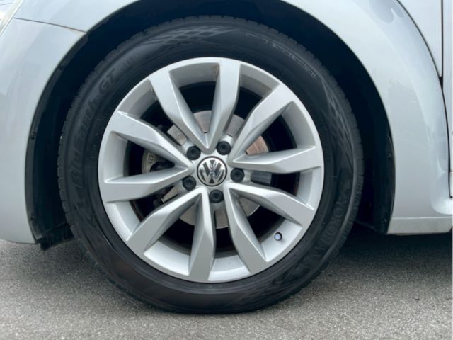 VOLKSWAGEN VOLKSWAGEN The BEETLE 2012