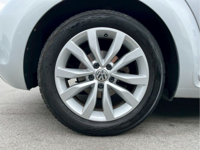 VOLKSWAGEN VOLKSWAGEN The BEETLE 2012