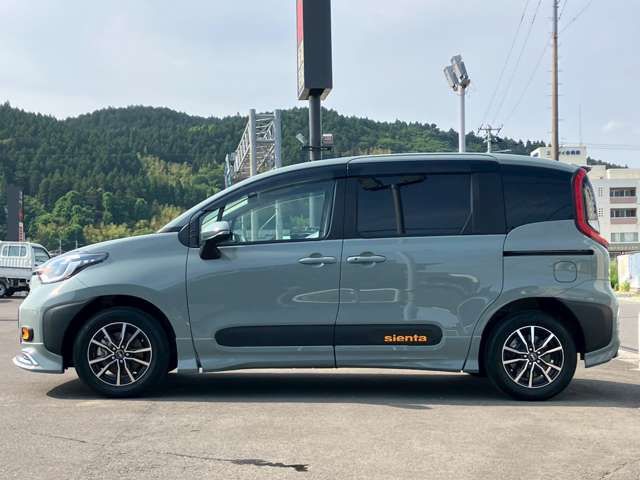 TOYOTA SIENTA HYBRID 2024