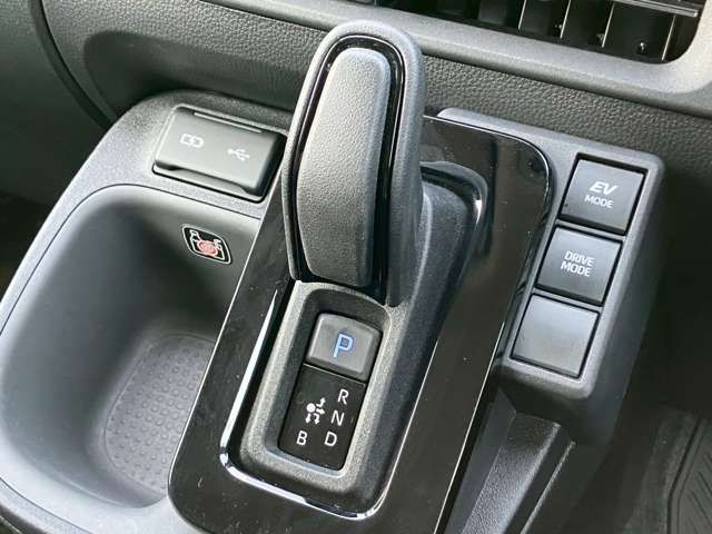 TOYOTA SIENTA HYBRID 2024