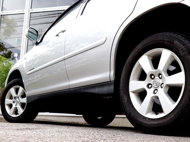 TOYOTA HARRIER HYBRID 2011