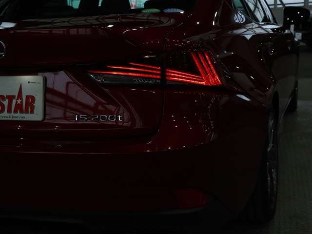 TOYOTA LEXUS IS200t 2017