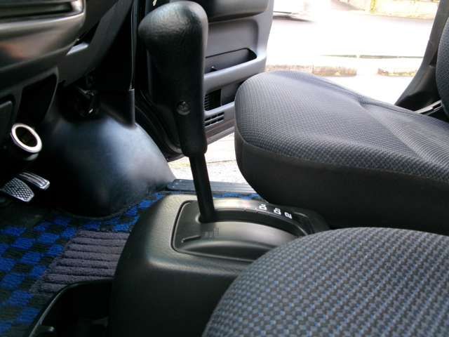 HONDA VAMOS HOBIO VAN 4WD 2013