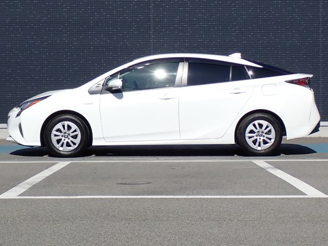 TOYOTA PRIUS 2017