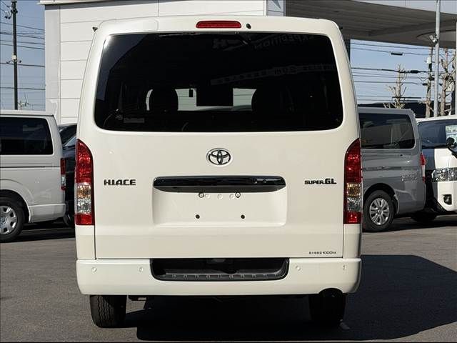 TOYOTA HIACE van 4WD 2023