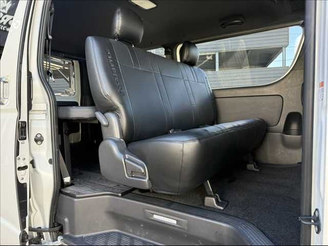 TOYOTA HIACE van 4WD 2023