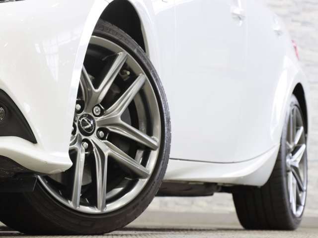 TOYOTA LEXUS IS200t 2016