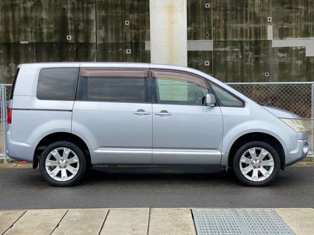 MITSUBISHI DELICA D:5 4WD 2009