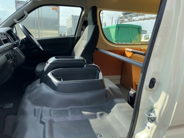 TOYOTA HIACE wagon 4WD 2014